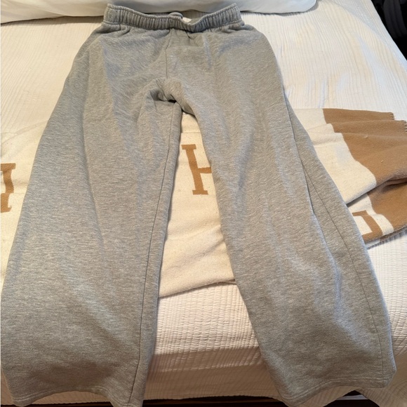 ALO Yoga Light Gray Women's Joggers - Picture 3 of 5
